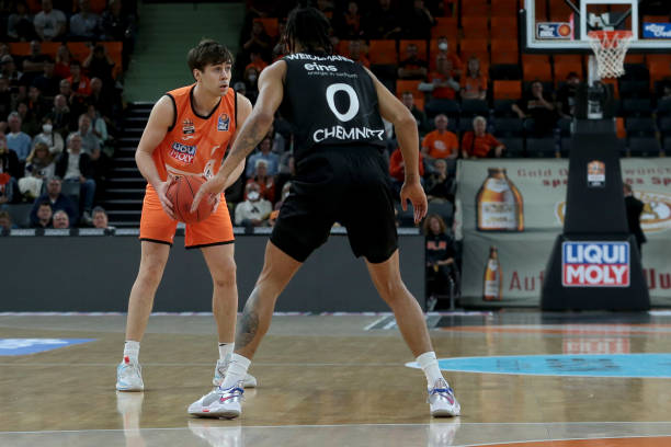 式无疑进一 式无疑进一