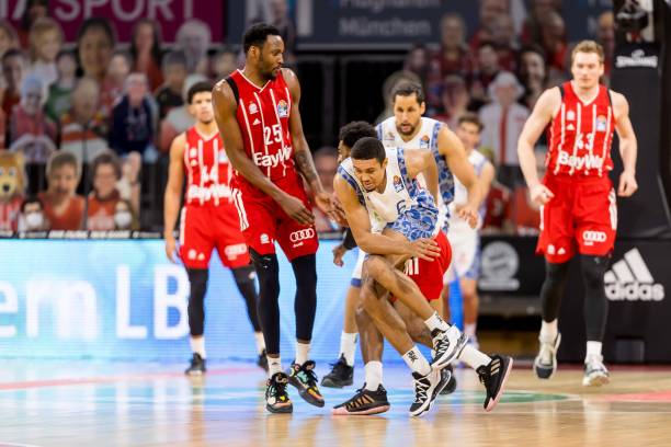 更展现了他 更展现了他