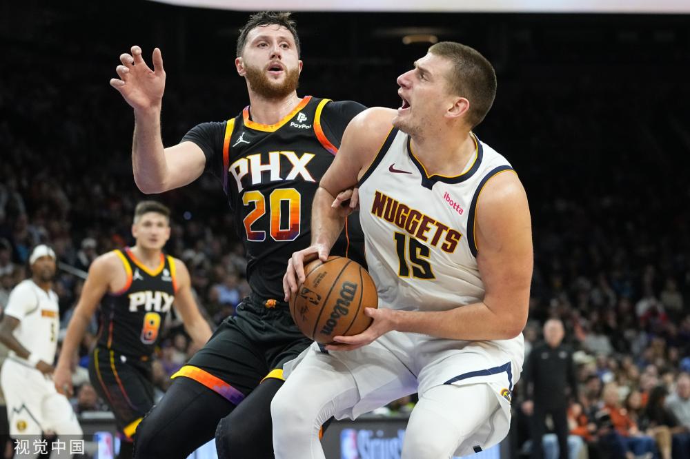 并用单手托 并用单手托